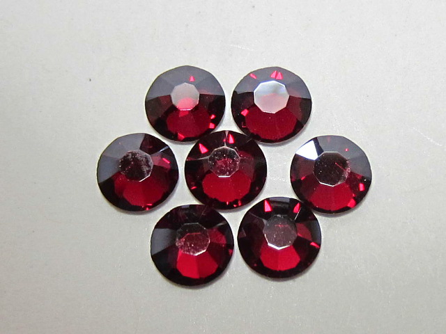 72 pcs. 20ss SIAM MYSTIQUE (maxima) FLATBACK PRECIOSA Rhinestones